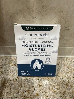 NWT Cottonnerie Moisturizing Gloves - White (Medium)